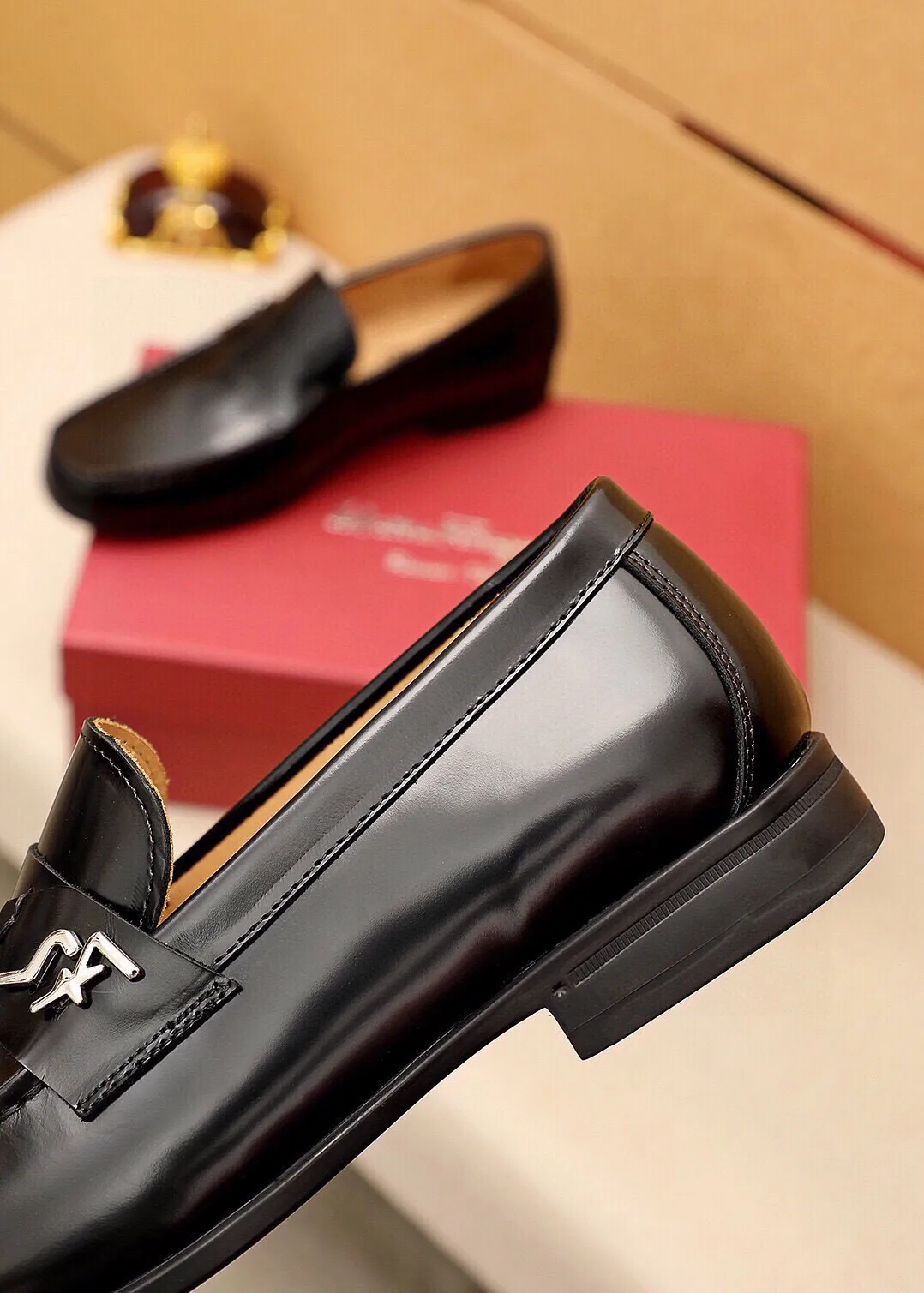 Men's shoes 💰480 💐 Product trademark: Ferragamo "Ferragamo" casual leather shoes Regular size: 38-44 (45🉑️customized) Product materials: Selected imported first-layer open-edge beaded cowhide leather upper + luxury hardware buckle, imported water-dyed cowhide leather lining. Strong three-dimensional visual effect, original outsole color: 4⃣️seed leather materials available